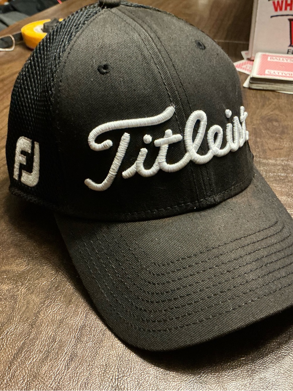 Titleist New Era Golf Hat Black Mesh Pro V1 FootJoy Stretch Fit Small Medium